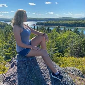 Meet your Posher, Danielle